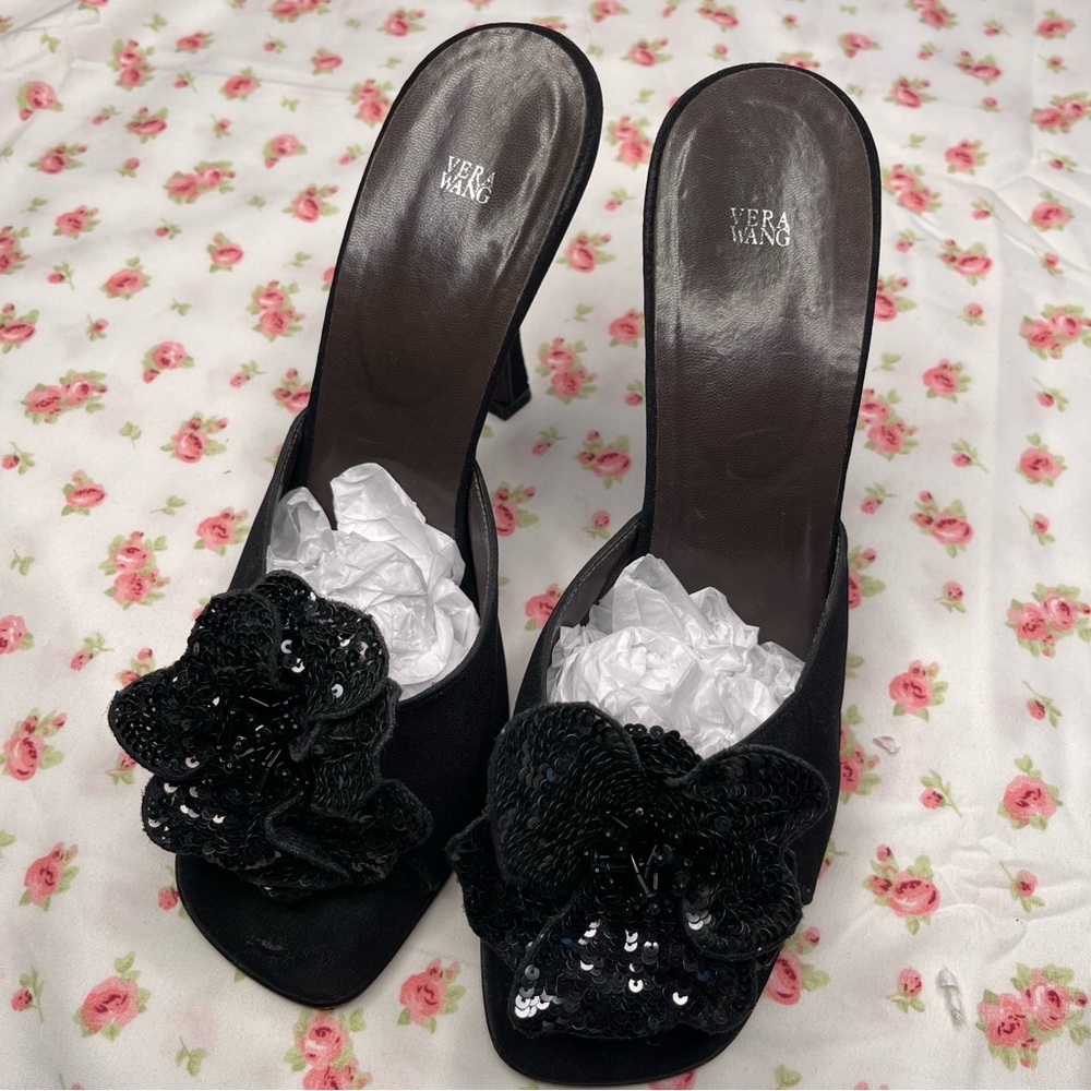 Rare Vera Wang Black Sequin flower shoes size 6